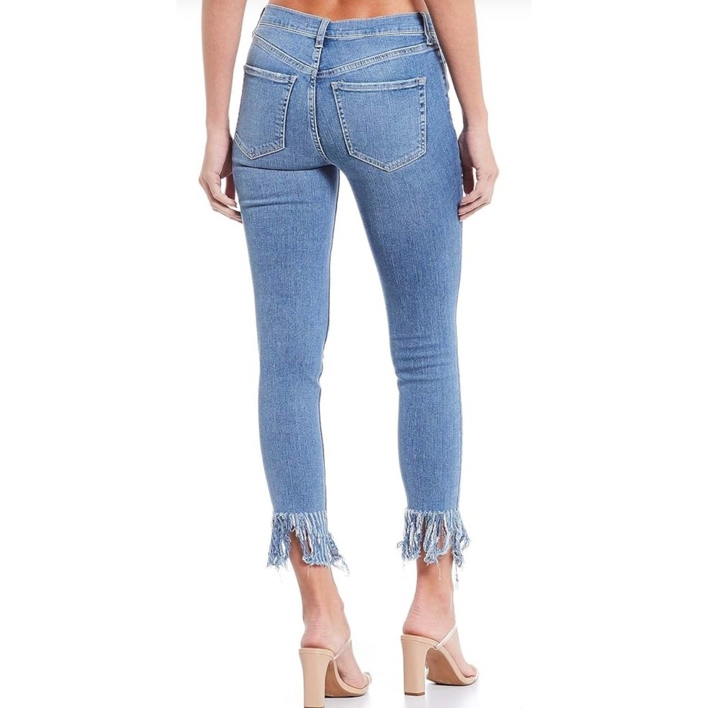 Free People Women's Size 27 Light Wash Distressed Frayed Hem‎ Skinny Jeans